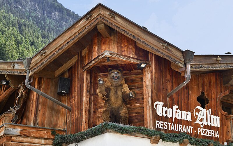 Opdag de mange barer i Ischgl, Østrig.