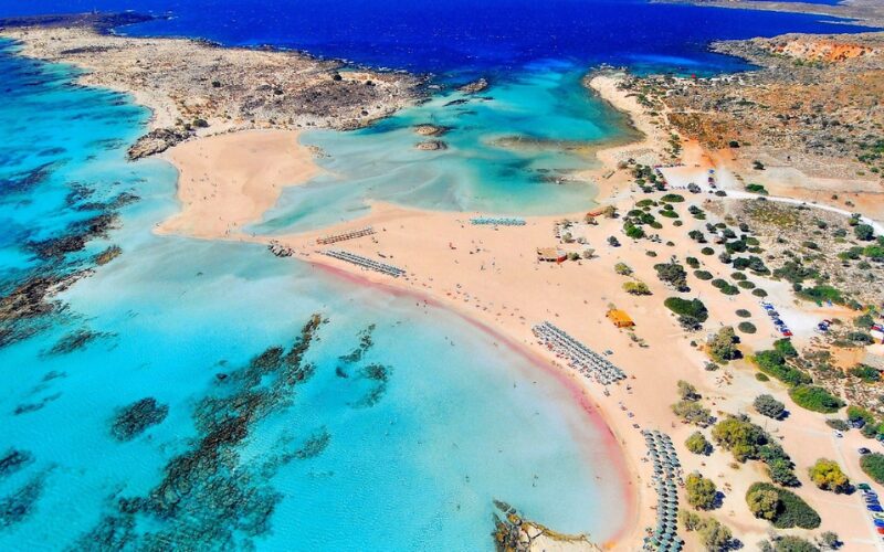 Besøg en af de mange smukke strande på øen Kreta