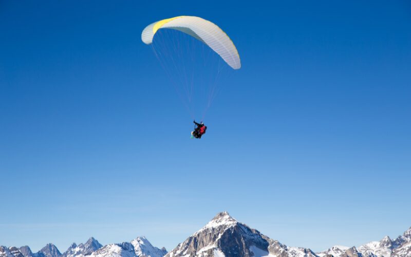 Opdag et hav af andre aktiviteter i La Plagne, f.eks. paragliding