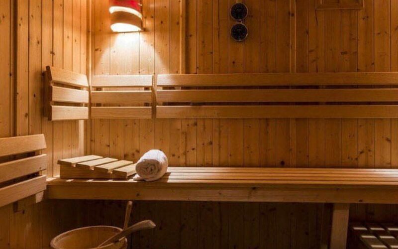 Forkæl dig selv med en tur i den private sauna 